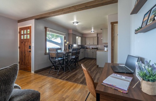 Livingston House | Big 5 Bungalow - Best view in town, spacious house sleeps 8