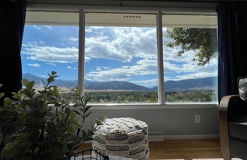Livingston House | Big 5 Bungalow - Best view in town, spacious house sleeps 8