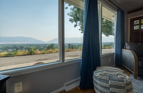 Livingston House | Big 5 Bungalow - Best view in town, spacious house sleeps 8