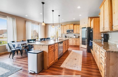 Garden City House | Big 6,700 sqft Bear Lake Vacation Home blocks from Marina, private hot tub!