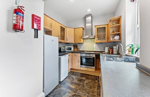 Sheffield House | Big 6 Bed house, 3 Bath, Parking