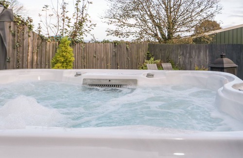 Tyn-y-Gongl Cottage | BIG AZZLES, pet friendly, country holiday cottage in Benllech