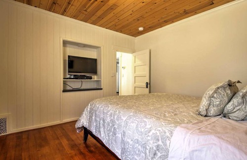 Big Bear Lake Other | Big Bear Farmhouse With Spa, Gameroom & Pool Table