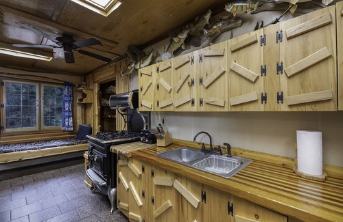 Boulder Junction Cabin | Big Bear Hideaway - Polar Bear Palace log cabin in Boulder Junction