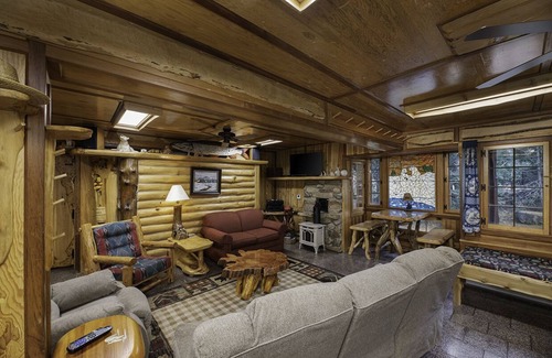 Boulder Junction Cabin | Big Bear Hideaway - Polar Bear Palace log cabin in Boulder Junction