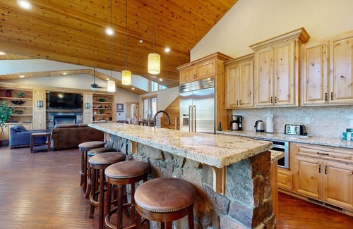 Montgomery Estates House | Big Bear Lodge with Hot Tub, Sauna, Game Room, Decks & 4 Fireplaces