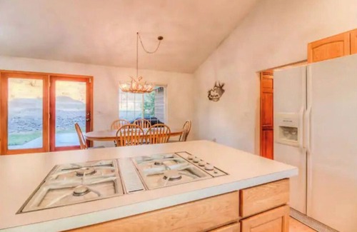 Yakima Cabin | Big Bear Ranch House