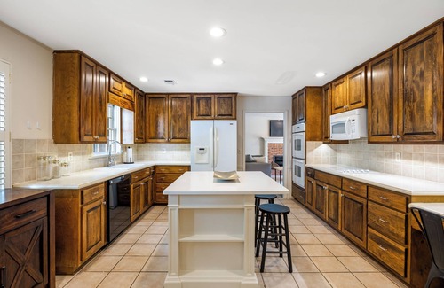 Marietta House | Big Beds for Everyone! Braves Stadium only 2.5 miles away!