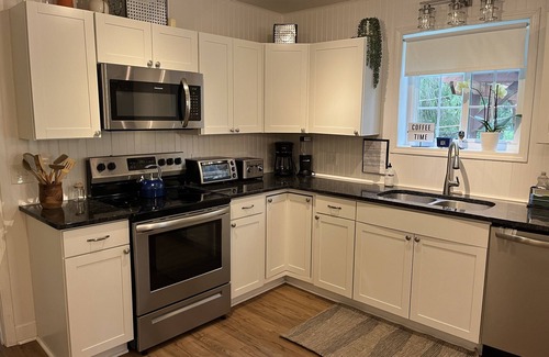 Hartwick House | Big Blue - 8 bedroom/8 baths, Recent renovation, 10 minute to Dreams Park