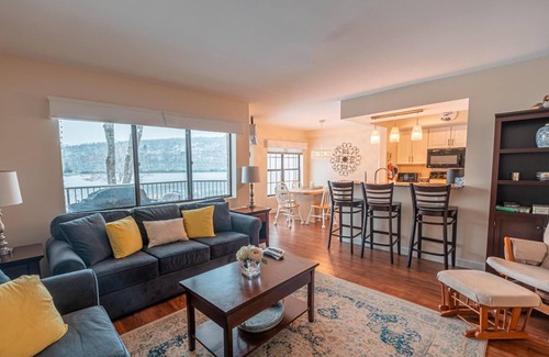 Lake Harmony Condo | "Big Boulder Lake Retreat" 2min to Ski, Cozy Fireplace, 10min to Waterpark