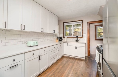 Michigan City Apartment | Big Brick Bungalow - Lower Unit