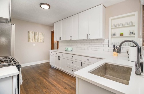 Michigan City Apartment | Big Brick Bungalow - Lower Unit