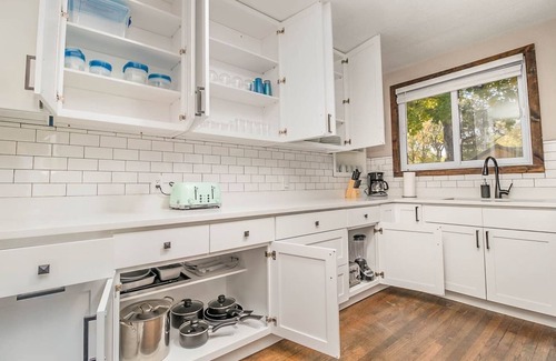 Michigan City Apartment | Big Brick Bungalow - Lower Unit