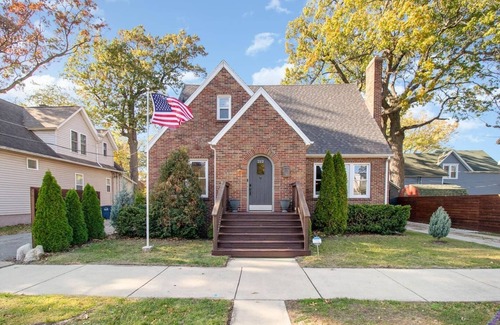 Michigan City Apartment | Big Brick Bungalow - Lower Unit