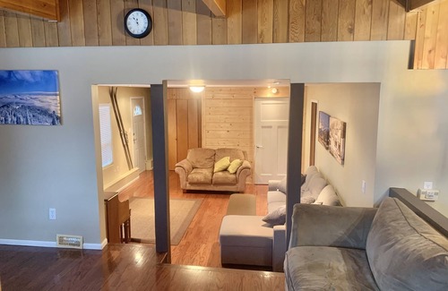 Rossland House | Big, Bright and Beautiful. Hot tub view suite