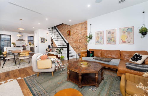 Crown Heights House | big bright BK flat, sunny deck, chabad friendly