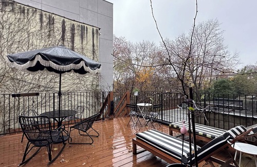 Crown Heights House | big bright BK flat, sunny deck, chabad friendly