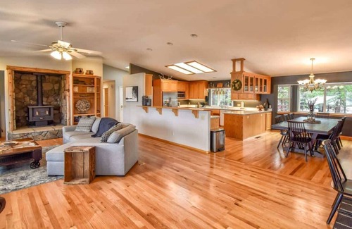 Twain Harte House | Big Brook Hideaway – Spacious 4BR Retreat w/Game Room & EV Charger in Twain Har