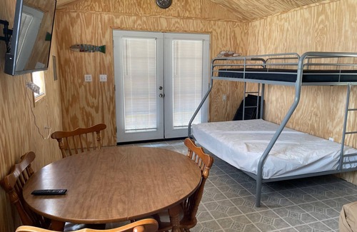 Clarendon County Cabin | Big Cabin 1 at Elliott's Campground at the Upper End of Lake Marion in Rimini SC