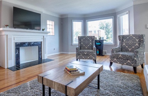Detroit Apartment | Big Central Stylish 3 BR/ 3 bath Townhouse. Game room . Home office.