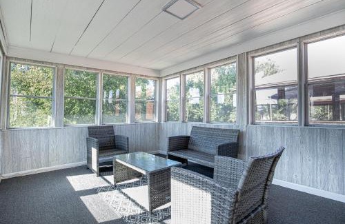 Detroit Apartment | Big Central Stylish 3 BR/ 3 bath Townhouse. Game room . Home office.