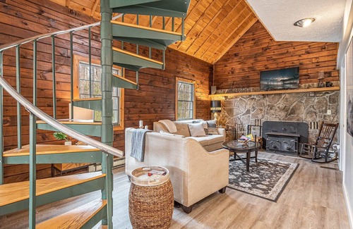 McHenry House | Big Dipper Lodge: Dog Friendly Getaway in Quiet Community, Minutes to Skiing &am