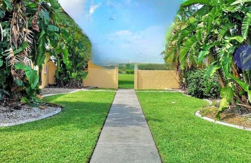 Fort Myers Apartment | BiG DoGs Welcome Comfy & Homey#3