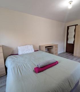 West Bridgford House | big double bedroom near football and cricket ground and railwaystation 59
