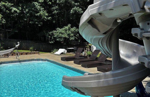 Garner House | Big Family Escape! Pool Game Room w/pool table Firepit Sleeps 10+