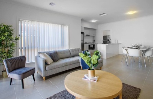 Point Cook House | Big Family fun@ 5 bedrooms house in point cook