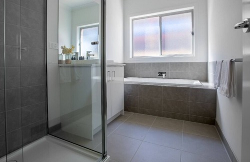 Point Cook House | Big Family fun@ 5 bedrooms house in point cook