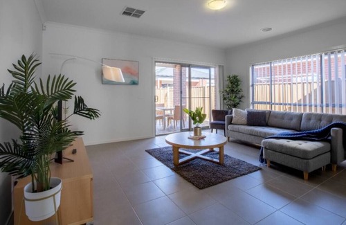 Point Cook House | Big Family fun@ 5 bedrooms house in point cook