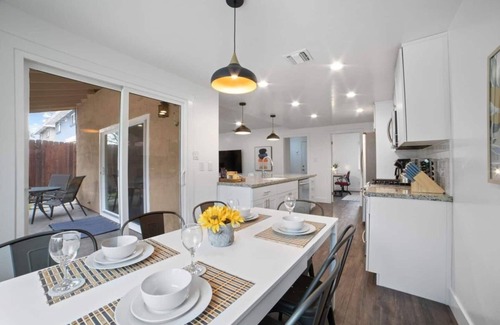 Citrus Heights House | BIG Family Home - King Beds - Pool