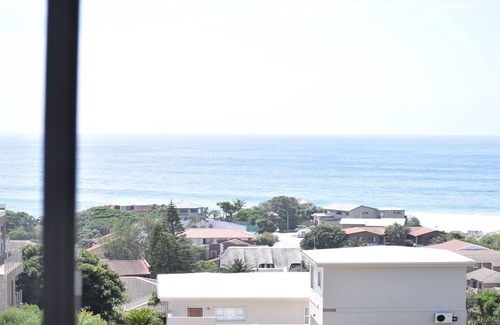 Wavecrest House | Big family modern house to rent in JBay