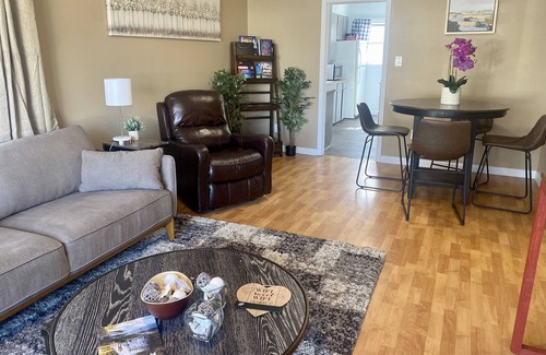 Central - Terry House | Big Green Cozy Home in Central Billings w/ Comfy beds