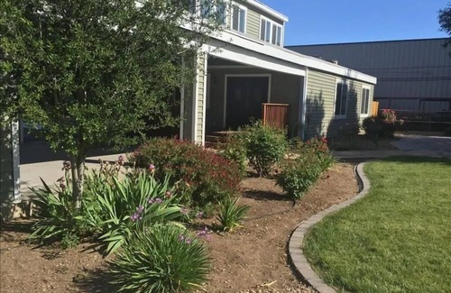 Templeton House | Big Green House 4bdrm - 3 bath with Pool Table