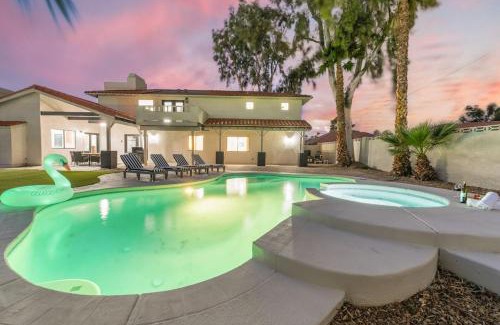Las Vegas House | Big Groups, Heated Pool, 10 Mins To Strip, Games