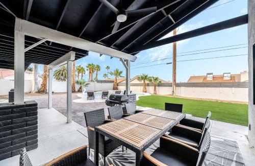 Las Vegas House | Big Groups, Heated Pool, 10 Mins To Strip, Games