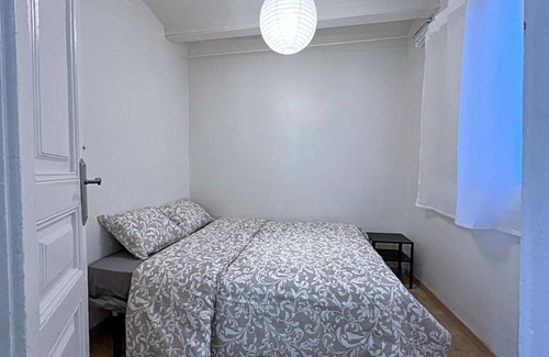 La Maternitat i Sant Ramon Apartment | Big groups of 6 person welcome in center of Barcelona