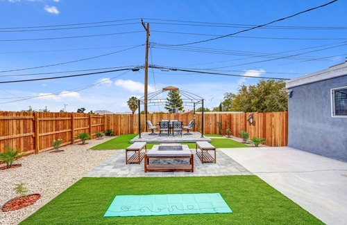 North Las Vegas House | Big Groups Retreat: Remodeled, Landscaped, King Beds, Desks, BBQ, Games