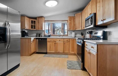 Leadville House | Big Groups - Sauna, Pool Table, Office, Pets OK