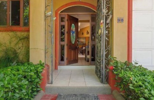 Bejuco House | Big & Homely 3 BDR house, Private Pool, Tennis- near the beach