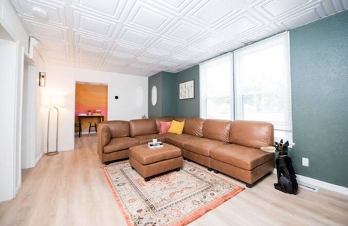 Champaign House | BIG house- Central location 6 blocks to campus