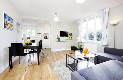 Villejuif House | Big House - Near Paris - 6 bedrooms - Parking - Metro