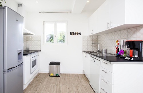 Villejuif House | Big House - Near Paris - 6 bedrooms - Parking - Metro