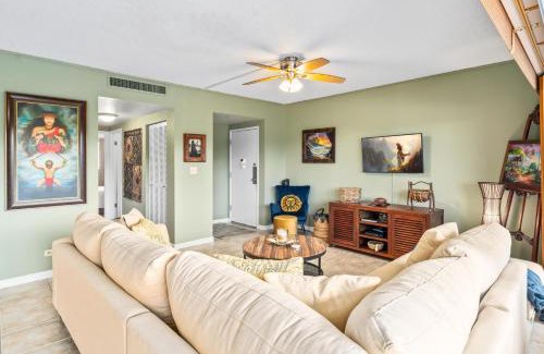 Historic Kailua Village Apartment | Big Island Kona Plaza 311 condo