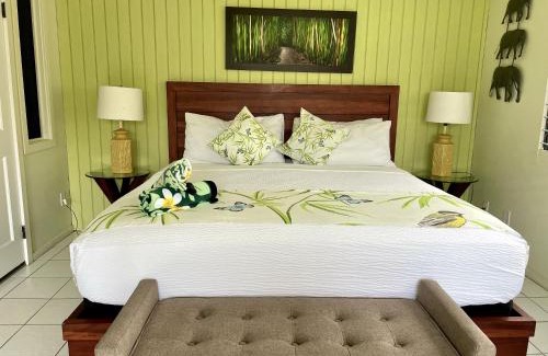 Kahaluu Bay Hotel | Big Island Retreat - No Resort Fees