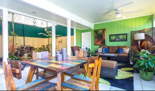 Kahaluu Bay Hotel | Big Island Retreat - No Resort Fees