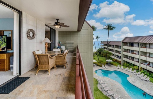 Kahaluu Bay Hotel | Big Island White Sands Village by Coldwell Banker Island Vacations