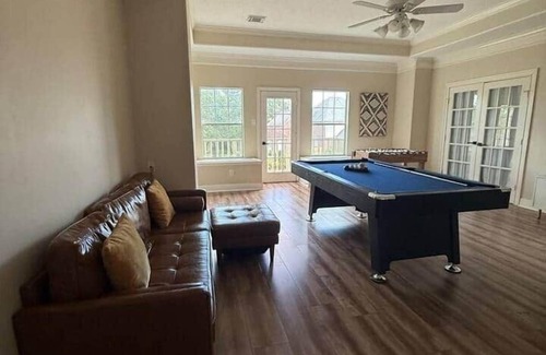 Pinehurst Of Atascocita House | Big Lakeside house 10 beds and Pool table